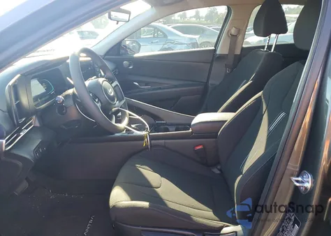 2025 Hyundai Elantra Blue z USA, uszkodzony, nr VIN KMHLM4DJ4SU156898